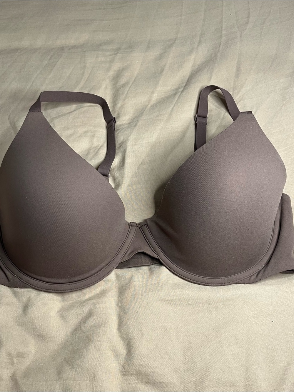 Skims Fits Everybody Plunge Bra in Umber